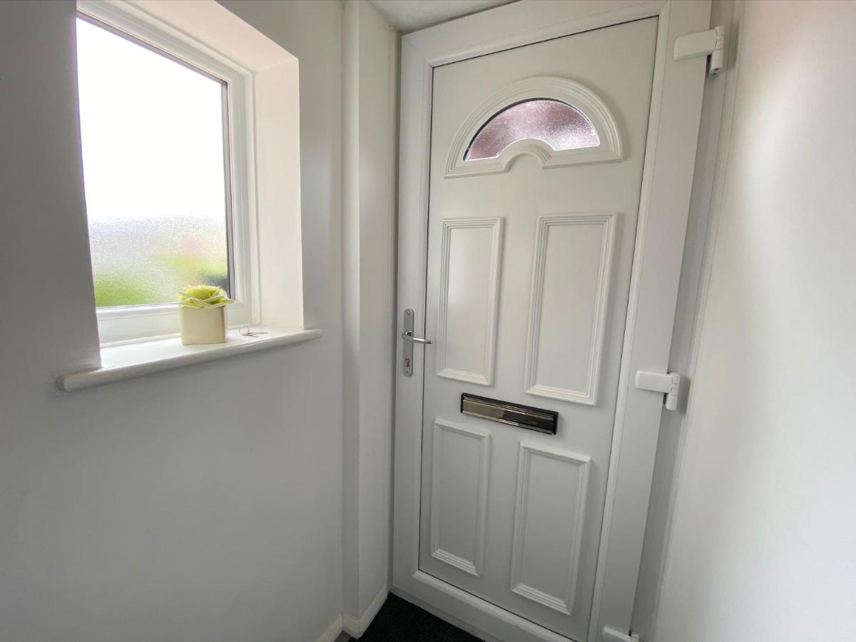2 Bedroom Private House Near Bedford Town And Train Station เบดฟอร์ด ภายนอก รูปภาพ